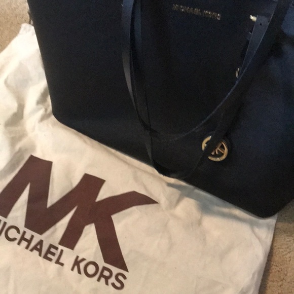 Michael Kors Jet Set Travel Tote w/ Laptop Sleeve - Picture 8 of 8
